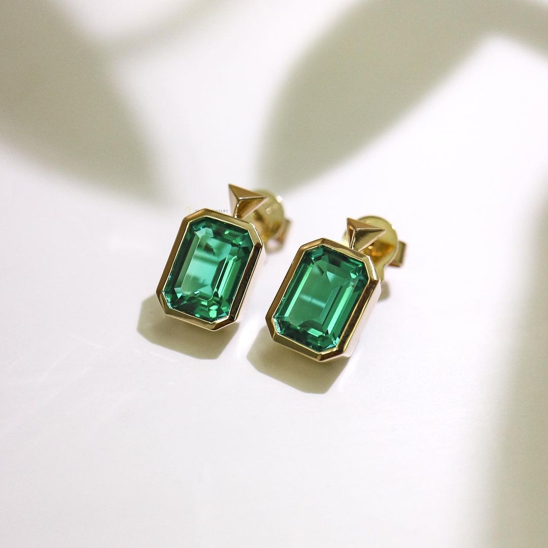 Custom Emerald Jewelry in Bezel Setting